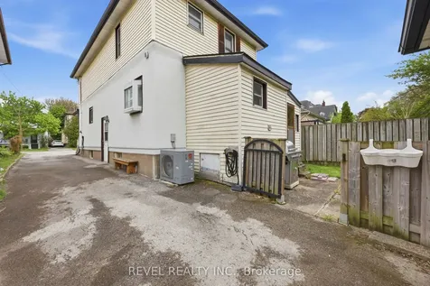 21 Berryman Avenue St. Catharines ON L2R 3W8