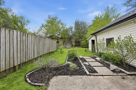 21 Berryman Avenue St. Catharines ON L2R 3W8