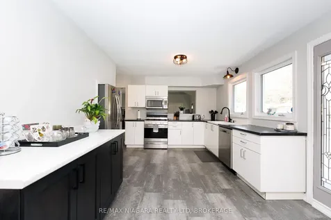 3283 Grove Avenue Fort Erie ON L0S 1N0