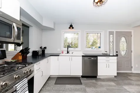 3283 Grove Avenue Fort Erie ON L0S 1N0