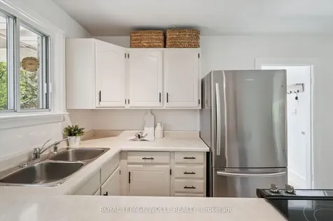 98 Chelsea Road Kitchener ON N2B 1H9
