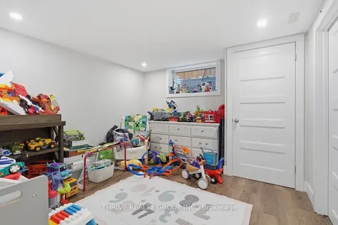 329 Strathroyal Avenue Strathroy-caradoc ON N7G 3G5