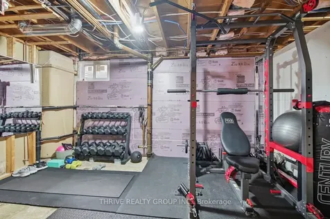 329 Strathroyal Avenue Strathroy-caradoc ON N7G 3G5