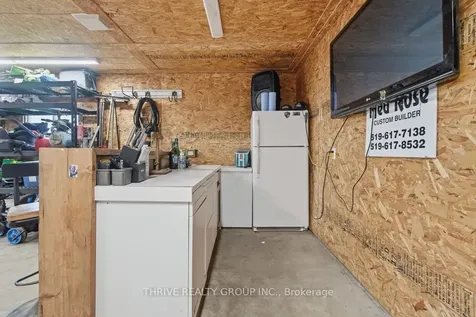 329 Strathroyal Avenue Strathroy-caradoc ON N7G 3G5