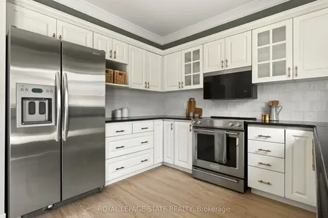 39 Distin Drive Hamilton ON L9A 5K4