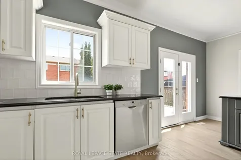 39 Distin Drive Hamilton ON L9A 5K4