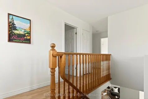 39 Distin Drive Hamilton ON L9A 5K4
