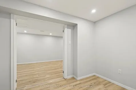 39 Distin Drive Hamilton ON L9A 5K4