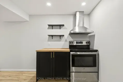 39 Distin Drive Hamilton ON L9A 5K4
