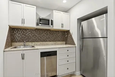39 Distin Drive Hamilton ON L9A 5K4