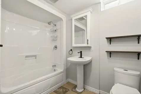 39 Distin Drive Hamilton ON L9A 5K4