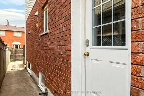 39 Distin Drive Hamilton ON L9A 5K4