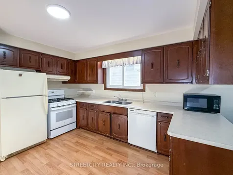 785 Ross Avenue Sarnia ON N7T 7R1