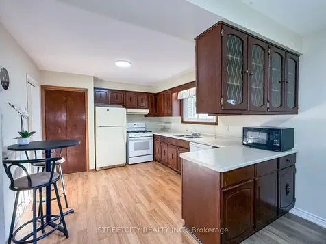 785 Ross Avenue Sarnia ON N7T 7R1