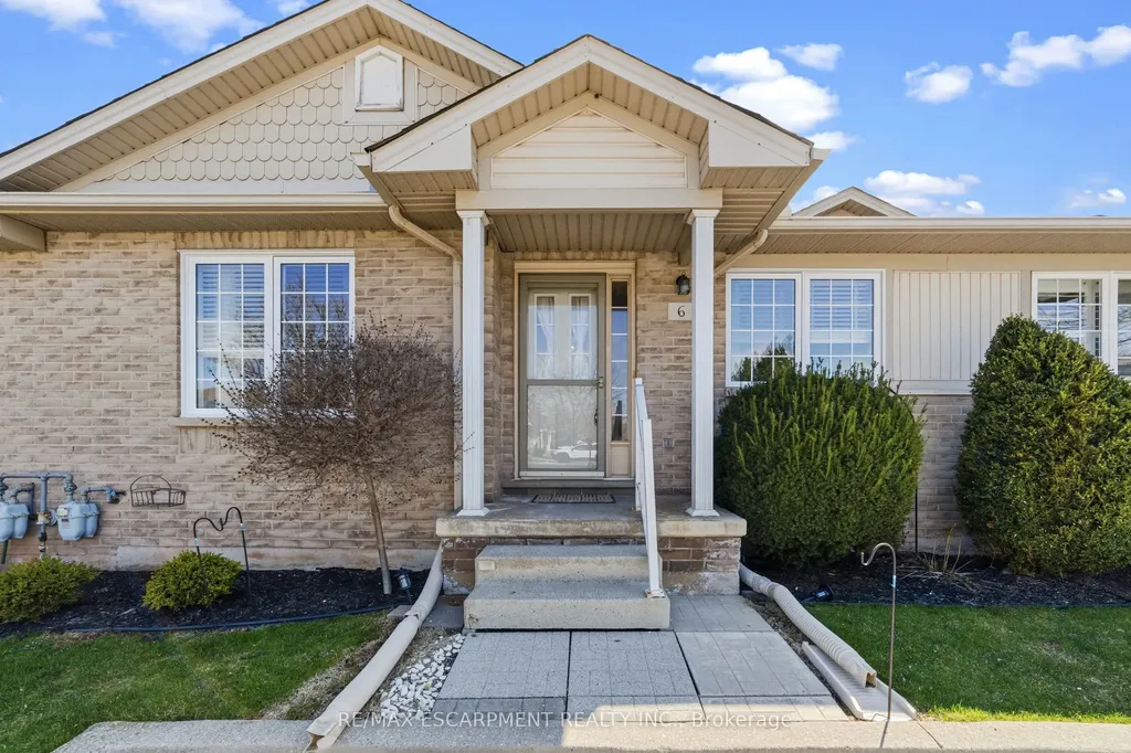 24 Kenyon Crescent Grimsby ON L3M 5S4
