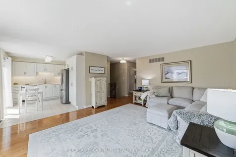 24 Kenyon Crescent Grimsby ON L3M 5S4