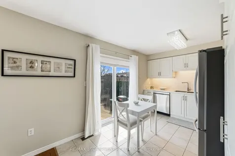 24 Kenyon Crescent Grimsby ON L3M 5S4