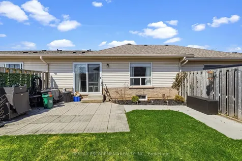 24 Kenyon Crescent Grimsby ON L3M 5S4