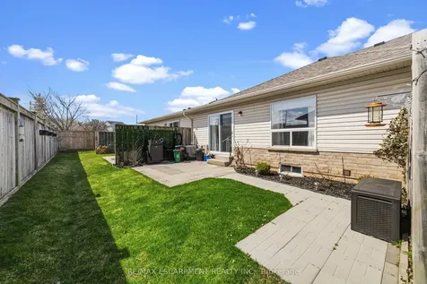 24 Kenyon Crescent Grimsby ON L3M 5S4