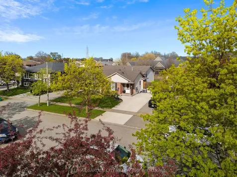 28 Fox Trail Drive St. Catharines ON L2S 3T7