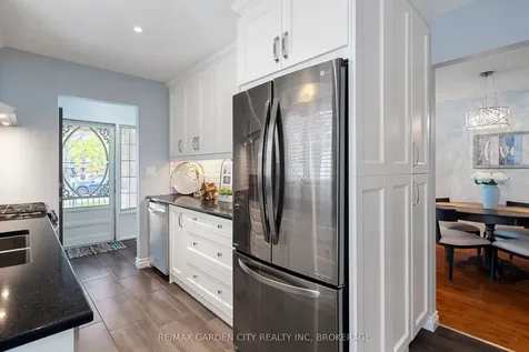 28 Fox Trail Drive St. Catharines ON L2S 3T7