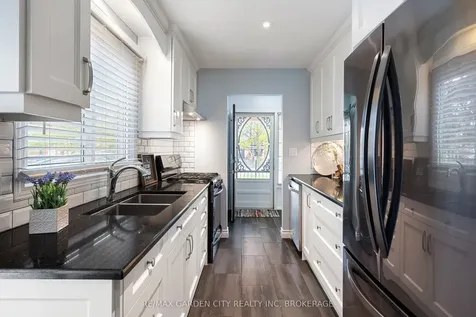 28 Fox Trail Drive St. Catharines ON L2S 3T7