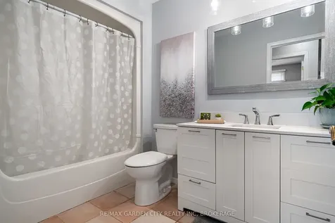 28 Fox Trail Drive St. Catharines ON L2S 3T7