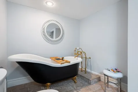 28 Fox Trail Drive St. Catharines ON L2S 3T7