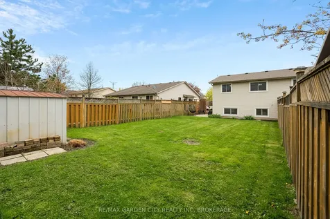 28 Fox Trail Drive St. Catharines ON L2S 3T7
