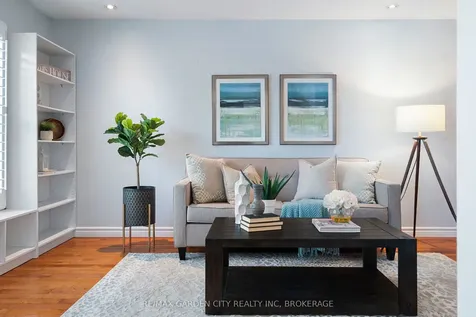 28 Fox Trail Drive St. Catharines ON L2S 3T7