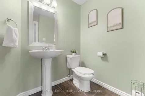368 Crownridge Drive Kanata ON K2M 3A4