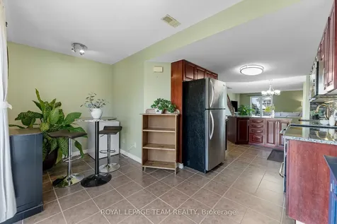 368 Crownridge Drive Kanata ON K2M 3A4