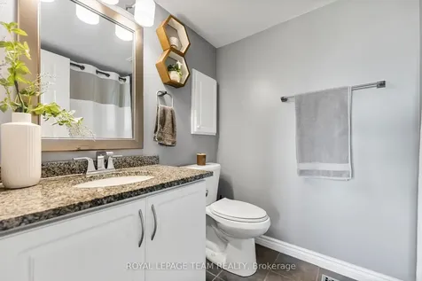 368 Crownridge Drive Kanata ON K2M 3A4