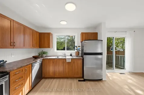 93 Hewitt Way Kanata ON K2L 3R3