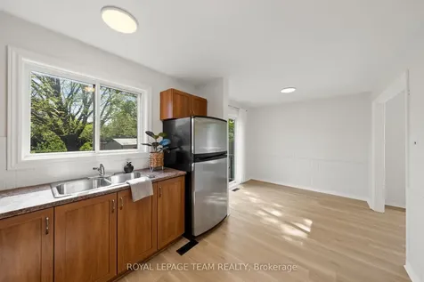 93 Hewitt Way Kanata ON K2L 3R3