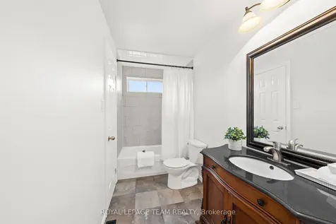 93 Hewitt Way Kanata ON K2L 3R3