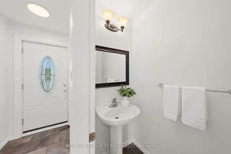 93 Hewitt Way Kanata ON K2L 3R3