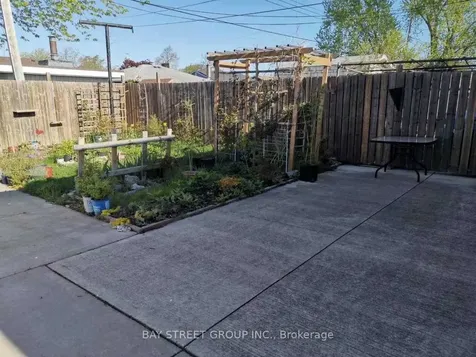 65 Saint Andrews Avenue Welland ON L3B 1E3