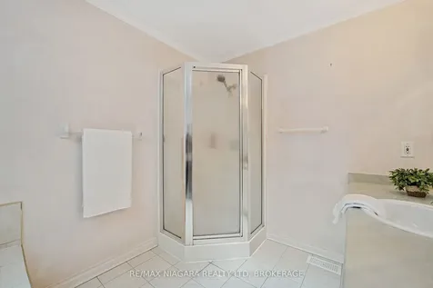 15 Lakeside Drive St. Catharines ON L2M 1P3