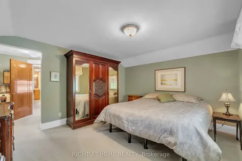 16 Nelles Boulevard Grimsby ON L3M 3R1