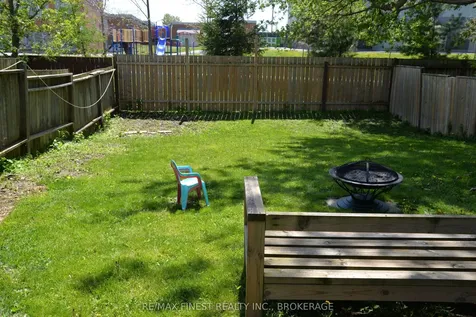 48 Abbey Dale Court Kingston ON K7K 5W9
