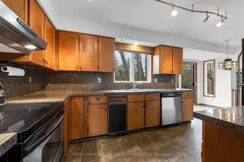 11 Crawford Court Hamilton ON L9H 6G2