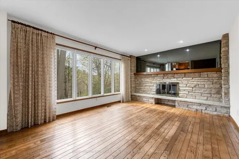 11 Crawford Court Hamilton ON L9H 6G2
