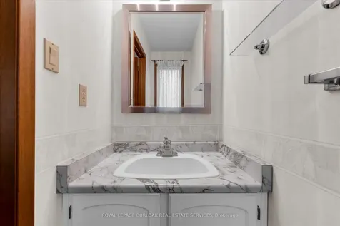 11 Crawford Court Hamilton ON L9H 6G2