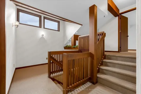11 Crawford Court Hamilton ON L9H 6G2