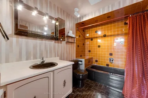 11 Crawford Court Hamilton ON L9H 6G2