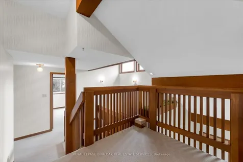 11 Crawford Court Hamilton ON L9H 6G2