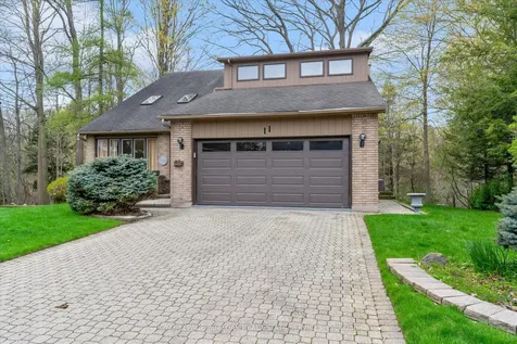 11 Crawford Court Hamilton ON L9H 6G2