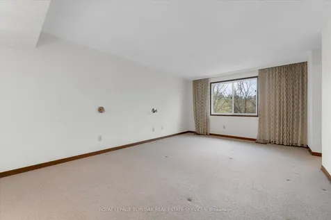 11 Crawford Court Hamilton ON L9H 6G2