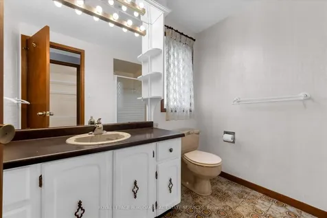 11 Crawford Court Hamilton ON L9H 6G2